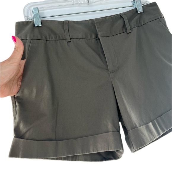 INC International Concepts Army Green 5" Inseam, 4-Pocket Cuffed Shorts Size 10 - Picture 8 of 10